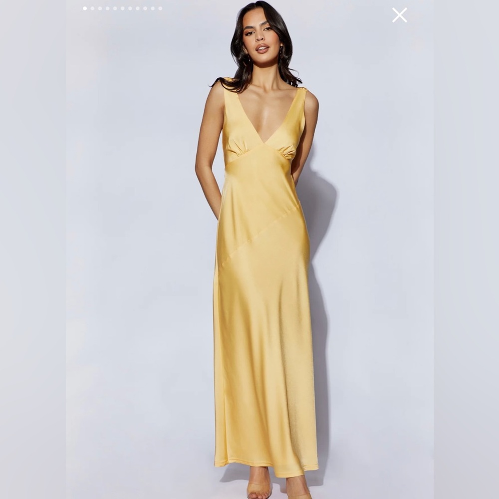 Formal maxi MESHKI dress.